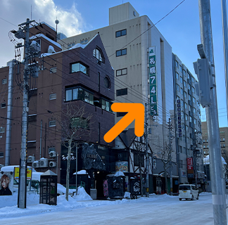 緑色の看板が目印です。