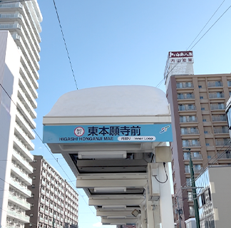 あおばさん、ディナーベルさんがある方の信号を渡ります。