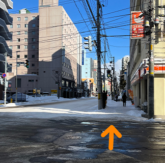 ひたすら直進します。